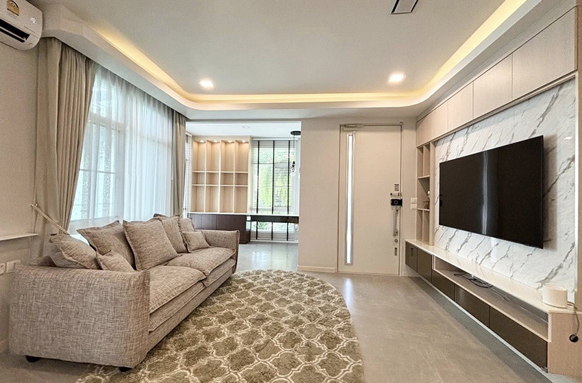 House with Shared Pool in Bangnatrad